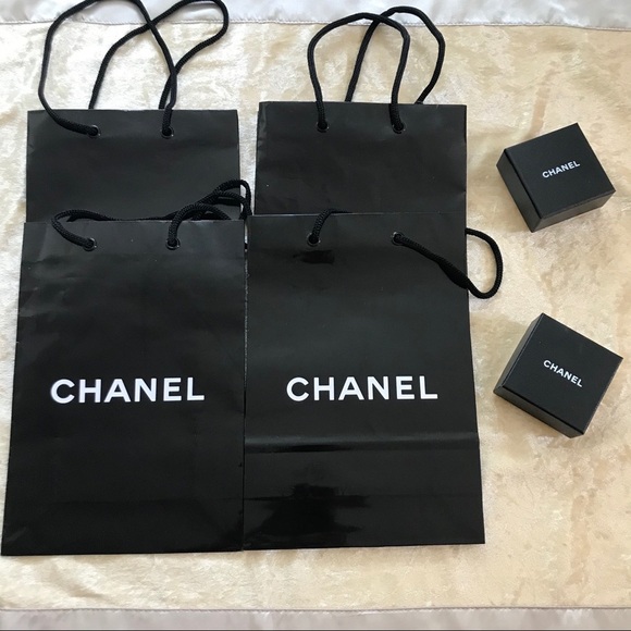 Authentic Chanel shopping bag - Picture 5 of 6
